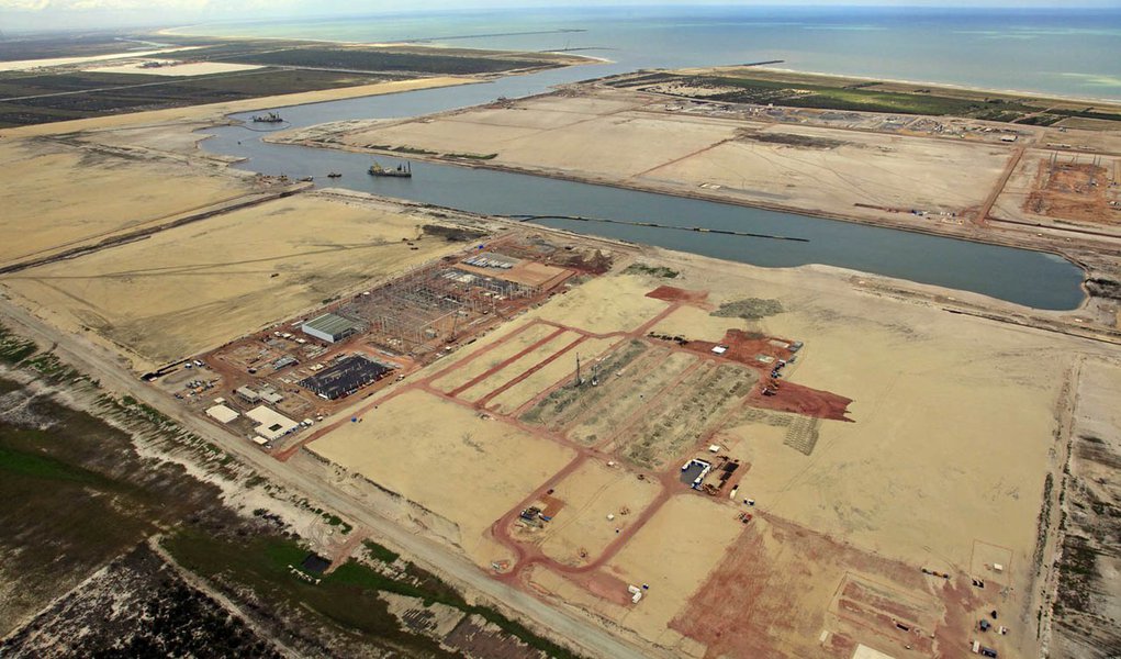Canal do terminal onshore, TX2, já está com 4,8 km de extensão (Foto: Leonardo Lucena) www.brasil247.com - Canal do terminal onshore, TX2, já está com 4,8 km de extensão