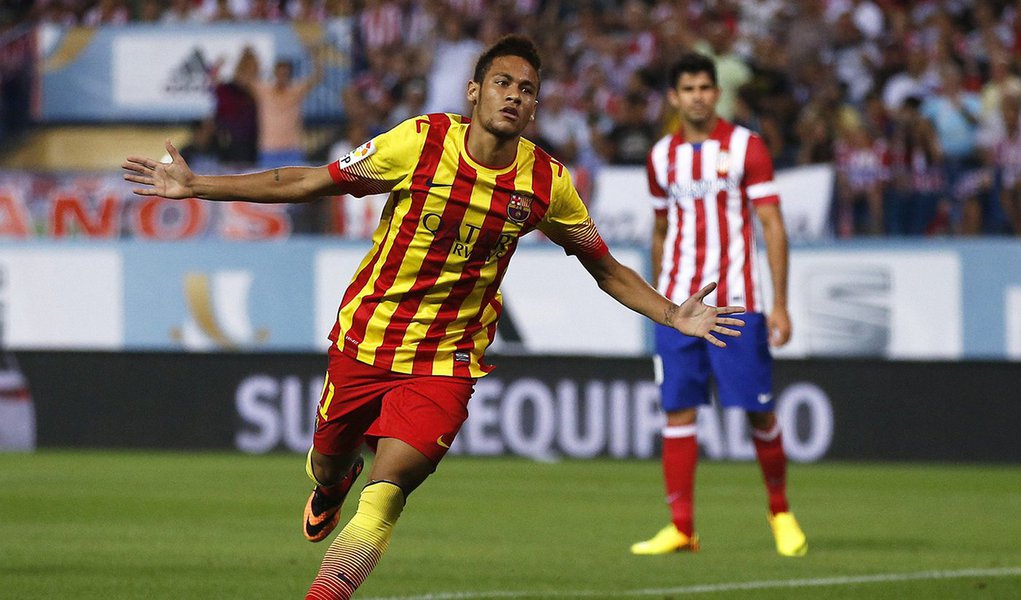 Barcelona's Neymar celebrates his goal against Atletico Madrid during their Spanish Super Cup first leg soccer match at the Vicente Calderon stadium in Madrid August 21, 2013. REUTERS/Juan Medina (SPAIN - Tags: SPORT SOCCER) (Foto: Gisele Federicce) Barcelona's Neymar celebrates his goal against Atletico Madrid during their Spanish Super Cup first leg soccer match at the Vicente Calderon stadium in Madrid August 21, 2013. REUTERS/Juan Medina (SPAIN - Tags: SPORT SOCCER)
