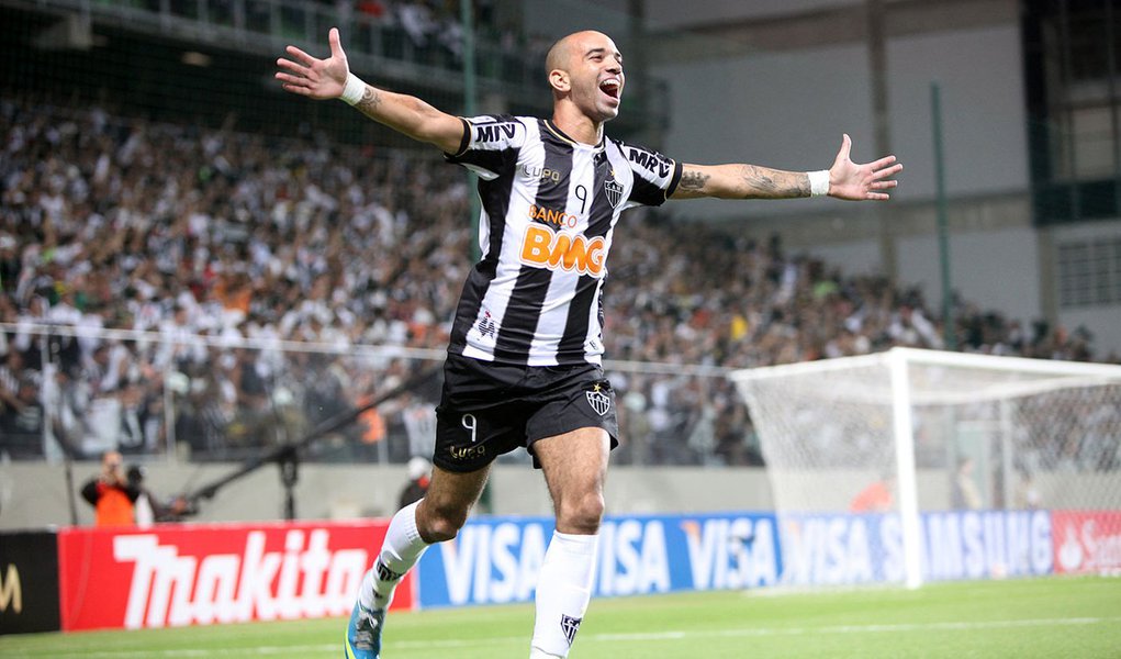 Galo goleia São Paulo e está nas quartas (Foto: Cristiane Mattos/Futura Press/Fo) Galo goleia São Paulo e está nas quartas