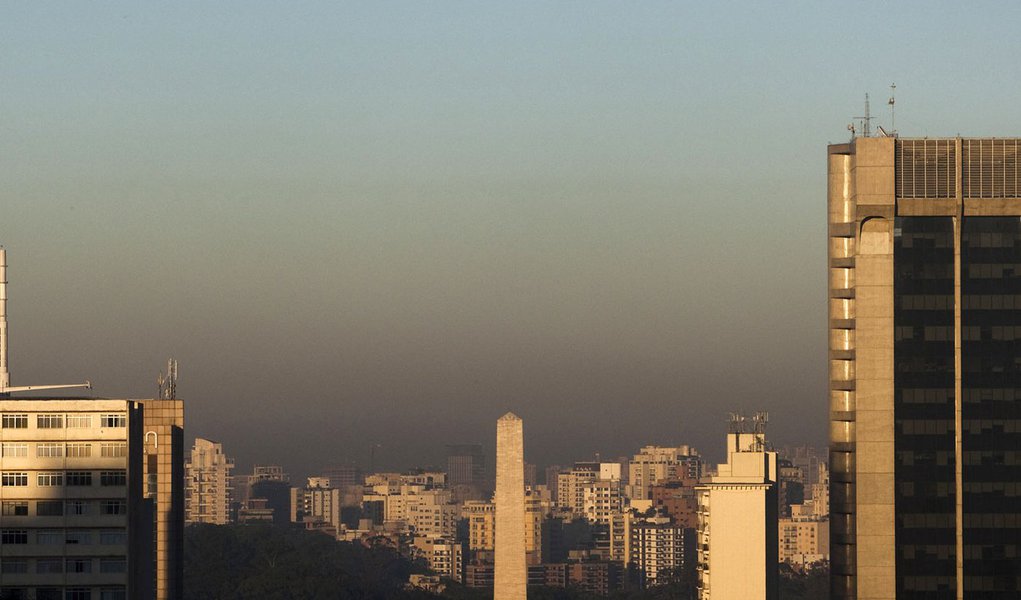 Índice de poluição deixa São Paulo em alerta (Foto: Apu Gomes/Folhapress) Índice de poluição deixa São Paulo em alerta