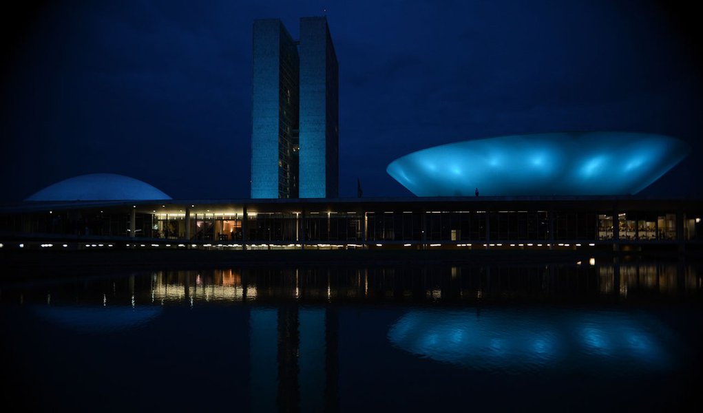O Congresso Nacional promoveu hoje duas homenagens ao Novembro Azul, campanha de conscientização sobre o câncer de próstata, que ocorre durante todo este mês. A primeira foi uma sessão solene para lembrar a importância da prevenção da doença. Logo após, o (Foto: Tarso Genro) O Congresso Nacional promoveu hoje duas homenagens ao Novembro Azul, campanha de conscientização sobre o câncer de próstata, que ocorre durante todo este mês. A primeira foi uma sessão solene para lembrar a importância da prevenção da doença. Logo após, o