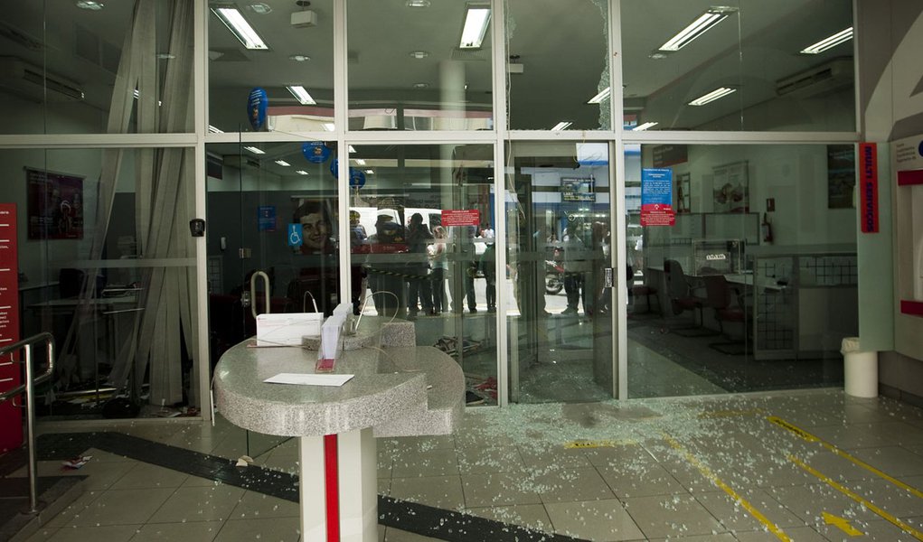 Oito pessoas morreram em assaltos a bancos em 2012 (Foto: Marcelo Justo) Oito pessoas morreram em assaltos a bancos em 2012