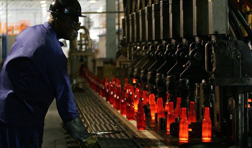 Lucro da Ambev cai para R$ 2,9 bi no primeiro trimestre (Foto: TASSO MARCELO) Lucro da Ambev cai para R$ 2,9 bi no primeiro trimestre