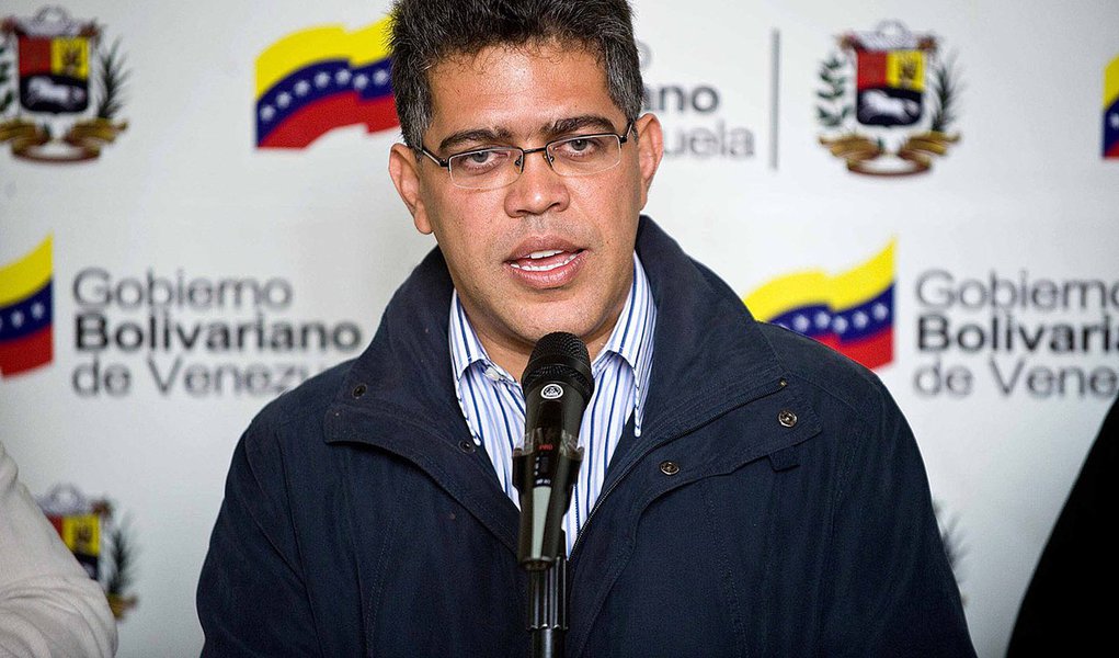 Internado, Chávez nomeia novo chanceler da Venezuela (Foto: STR) Internado, Chávez nomeia novo chanceler da Venezuela