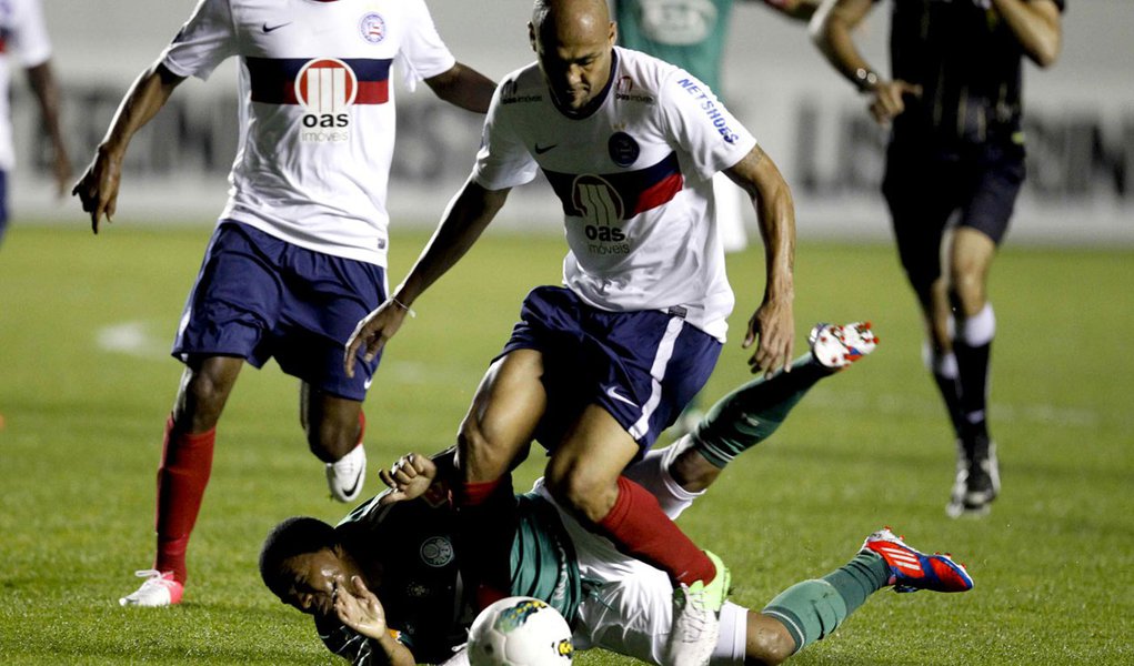 Bahia vence e afunda o Palmeiras (Foto: Folhapress) Bahia vence e afunda o Palmeiras