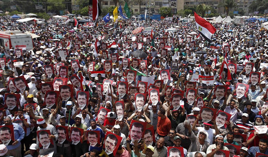 Irmandade Muçulmana convoca protestos pró-Mursi (Foto: Khaled Abdullah) Irmandade Muçulmana convoca protestos pró-Mursi