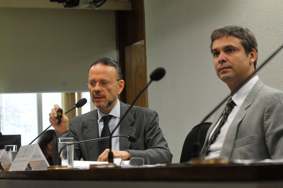 Luciano Coutinho defende investimentos do BNDES (Foto: Antonio Cruz/ABr) Luciano Coutinho defende investimentos do BNDES