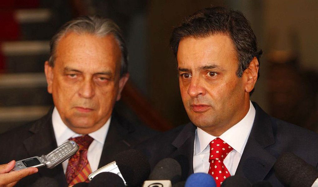 Guerra suspeitaria de indecisão de Aécio (Foto: RODRIGO CLEMENTE) Guerra suspeitaria de indecisão de Aécio