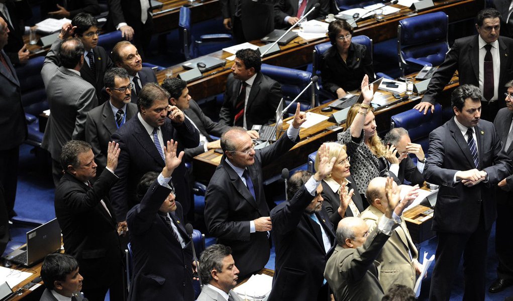 Decreto que regulamenta lei geral da Copa é publicado no Diário Oficial (Foto: FABIO RODRIGUES-POZZEBOM/ABR ) Decreto que regulamenta lei geral da Copa é publicado no Diário Oficial
