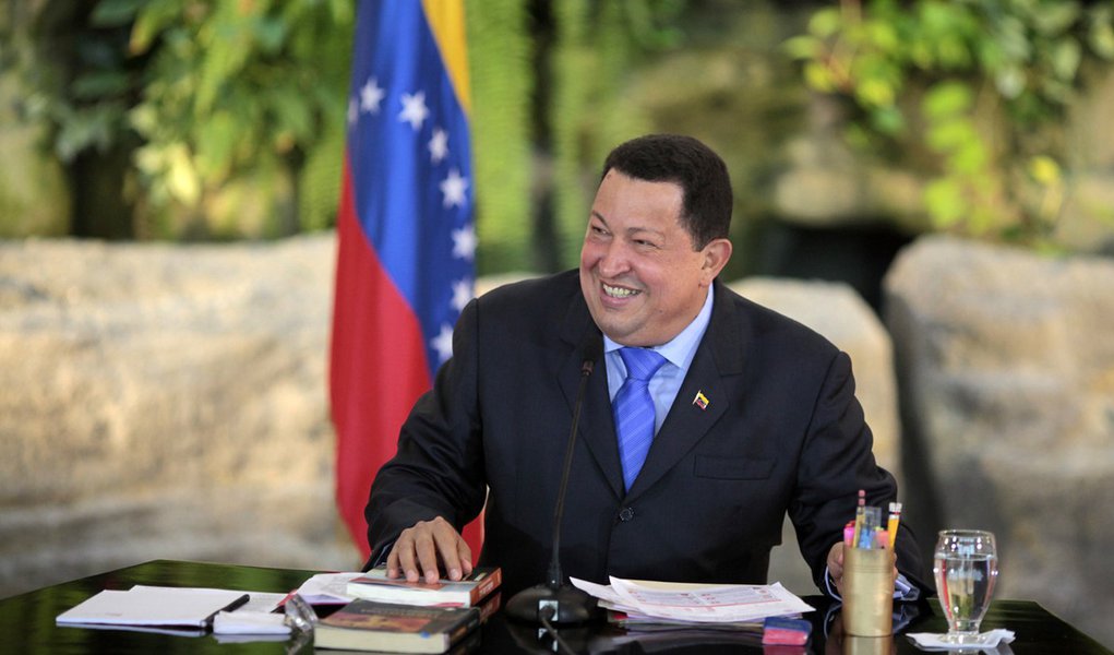 Agora no Mercosul, Chávez celebra interessados em negócios (Foto: REUTERS) Agora no Mercosul, Chávez celebra interessados em negócios