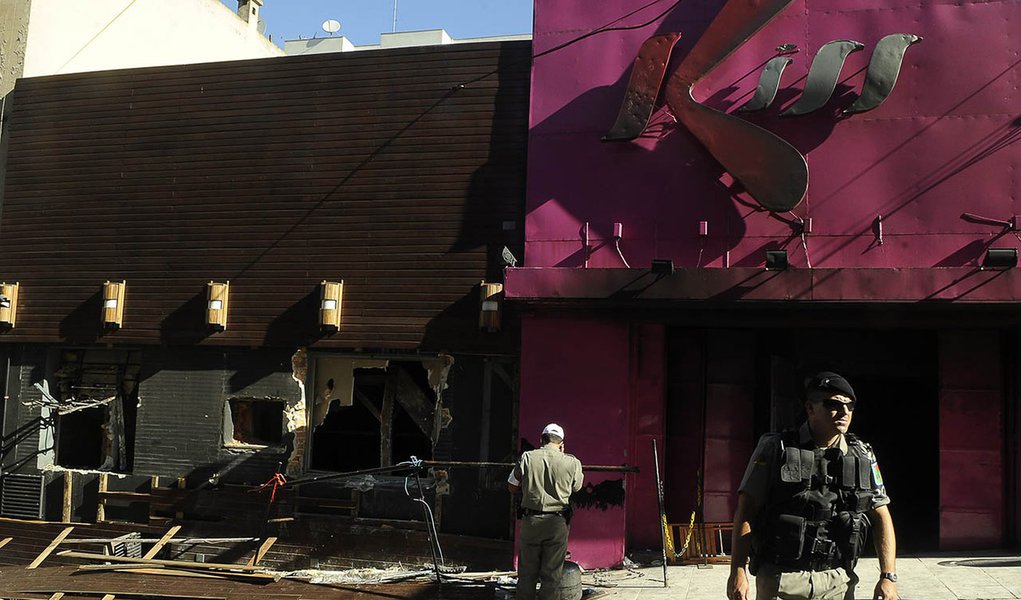 MP culpa bombeiros e isenta prefeito por incêndio na Kiss (Foto: WILSON DIAS-ABR) MP culpa bombeiros e isenta prefeito por incêndio na Kiss