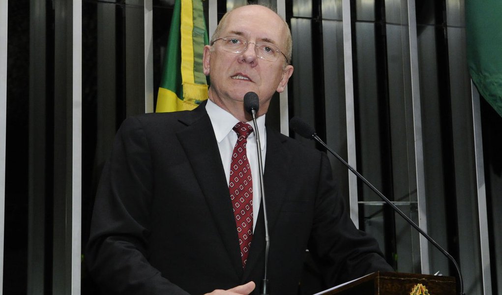 Senador Paulo Bauer (PSDB-SC) anuncia candidatura ao governo de Santa Catarina (Foto: Leonardo Lucena) Senador Paulo Bauer (PSDB-SC) anuncia candidatura ao governo de Santa Catarina