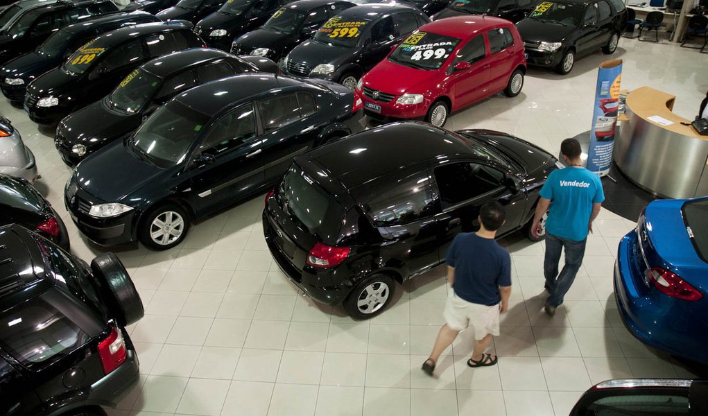 Crise? Vendas de carros no País cresceram 14% (Foto: Mateus Bruxel) Crise? Vendas de carros no País cresceram 14%