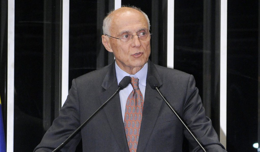 Suplicy não descarta ser ministro de Marina (Foto: Waldemir Barreto) Suplicy não descarta ser ministro de Marina