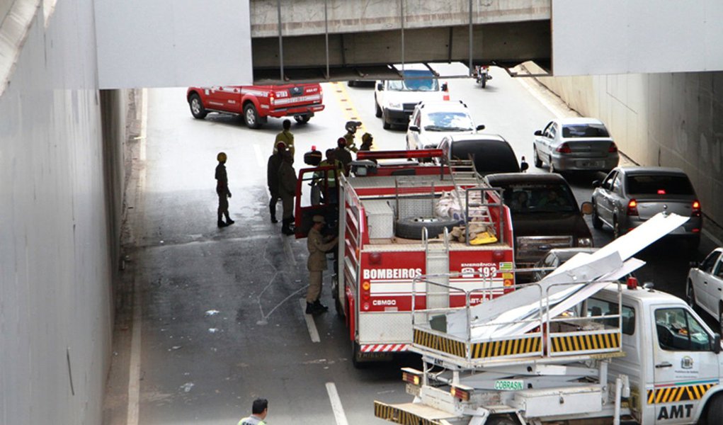 Viaduto da Delta se desmancha em Goiânia (Foto: Divulgação) Viaduto da Delta se desmancha em Goiânia