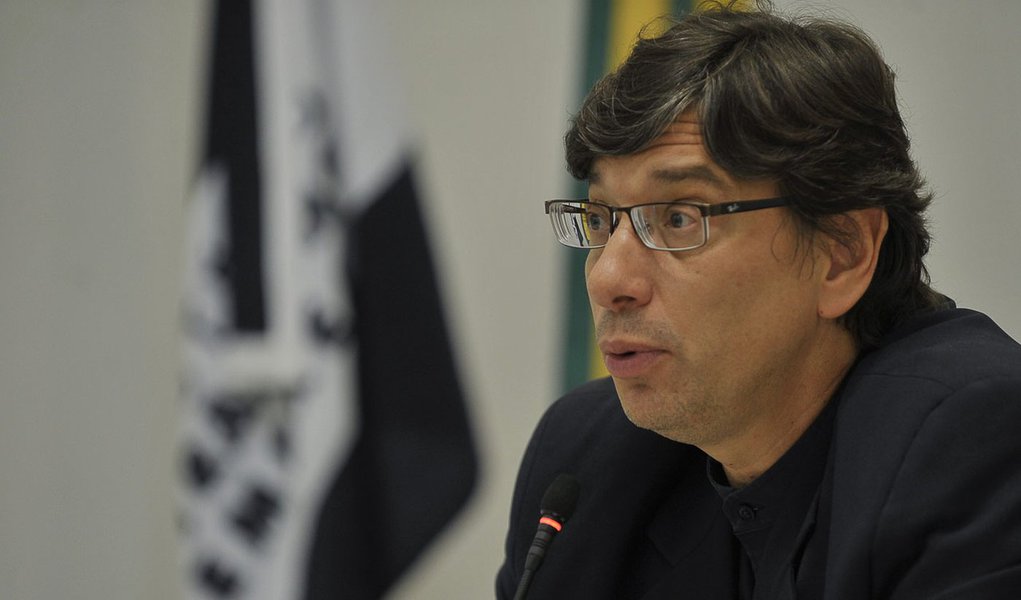 Marcio Pochmann: 'temos de escrever o Brasil com outras mãos' (Foto: MARCELLO CASAL JR) Marcio Pochmann: 'temos de escrever o Brasil com outras mãos'