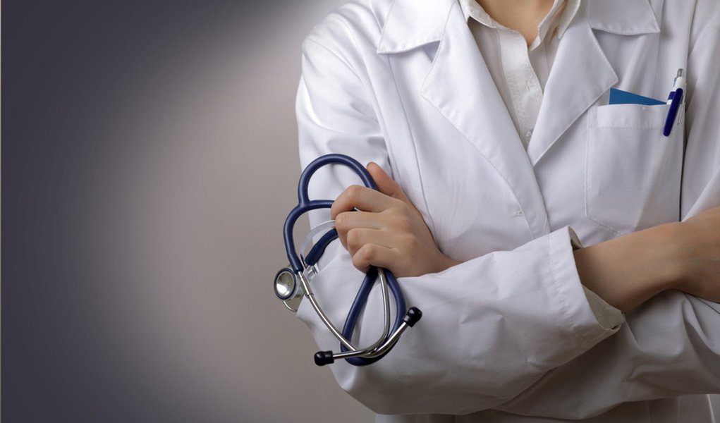 Inscritos no Mais Médicos criam rombo de 2,8 mil vagas em outras áreas (Foto: Shutterstock) Inscritos no Mais Médicos criam rombo de 2,8 mil vagas em outras áreas