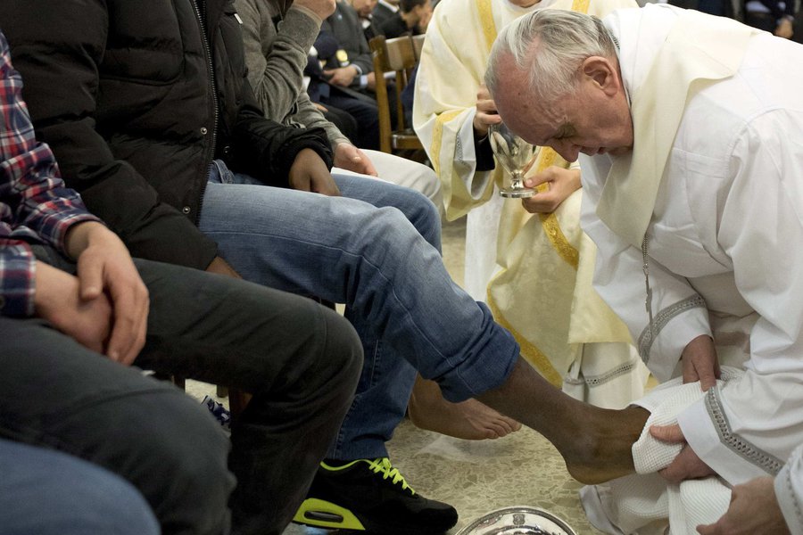 Papa inclui mulheres na celebração da 5ª Feira Santa (Foto: OSSERVATORE ROMANO) Papa inclui mulheres na celebração da 5ª Feira Santa