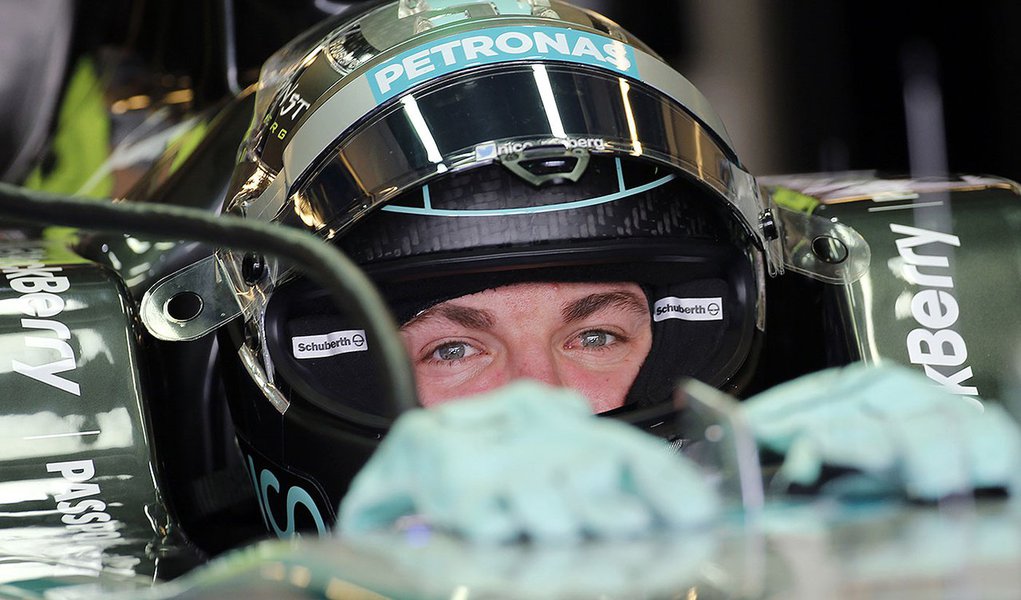 Nico Rosberg durante treino em Abu Dhabi nesta sexta-feira. REUTERS/Ahmed Jadallah (Foto: Gisele Federicce) Nico Rosberg durante treino em Abu Dhabi nesta sexta-feira. REUTERS/Ahmed Jadallah