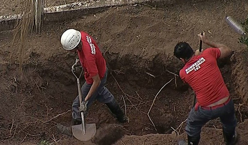 Eliza Samudio: bombeiros encerram buscas (Foto: Reprodução / Rede Globo) Eliza Samudio: bombeiros encerram buscas