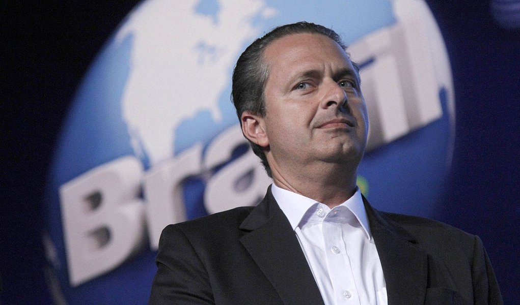 “A fila anda”, diz Campos, aliado de Dilma (Foto: Igo Bione/JC Imagem) “A fila anda”, diz Campos, aliado de Dilma