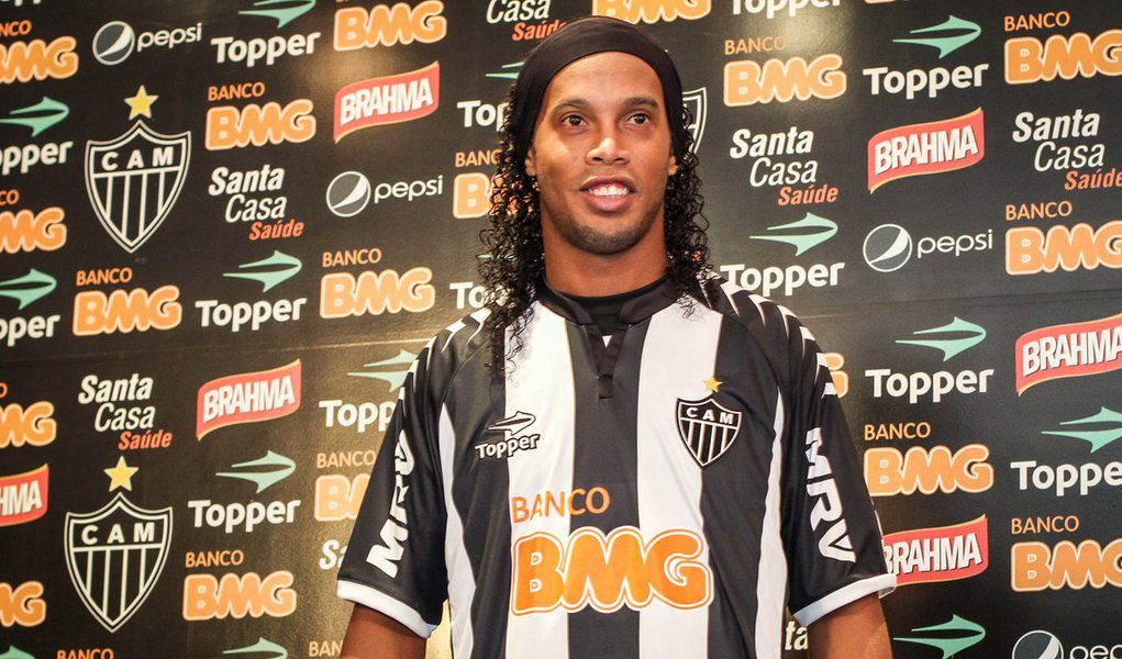 Ronaldinho Gaúcho perde R$ 1,5 milhão da Coca-Cola (Foto: Bruno Cantini/ Atlético Mineiro) Ronaldinho Gaúcho perde R$ 1,5 milhão da Coca-Cola