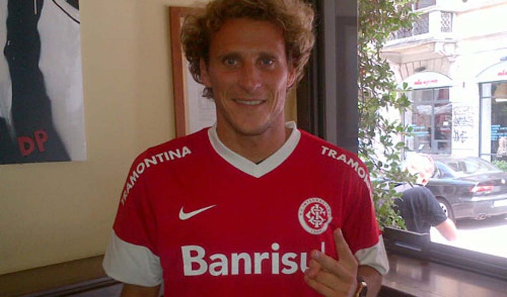 Internacional anuncia Diego Fórlan (Foto: Divulgação/Internacional) Internacional anuncia Diego Fórlan