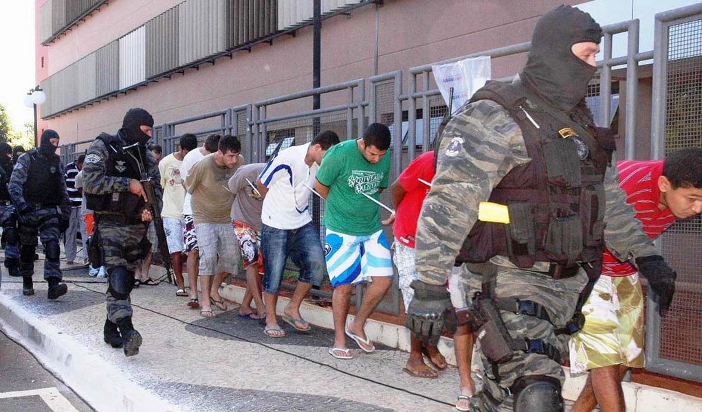 Megaoperação prende 72 por roubo de carros (Foto: Ângeja Scalon/ Goiás Agora) Megaoperação prende 72 por roubo de carros