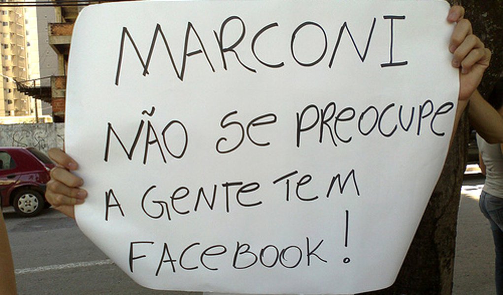A surpresa: movimento #ForaMarconi continua (Foto: Luiz Henrique Parahyba) A surpresa: movimento #ForaMarconi continua
