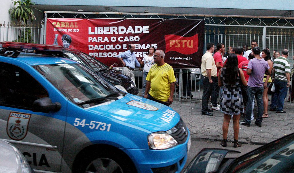 Termina greve de policiais e bombeiros no Rio (Foto: MARCOS DE PAULA/AGÊNCIA ESTADO) Termina greve de policiais e bombeiros no Rio