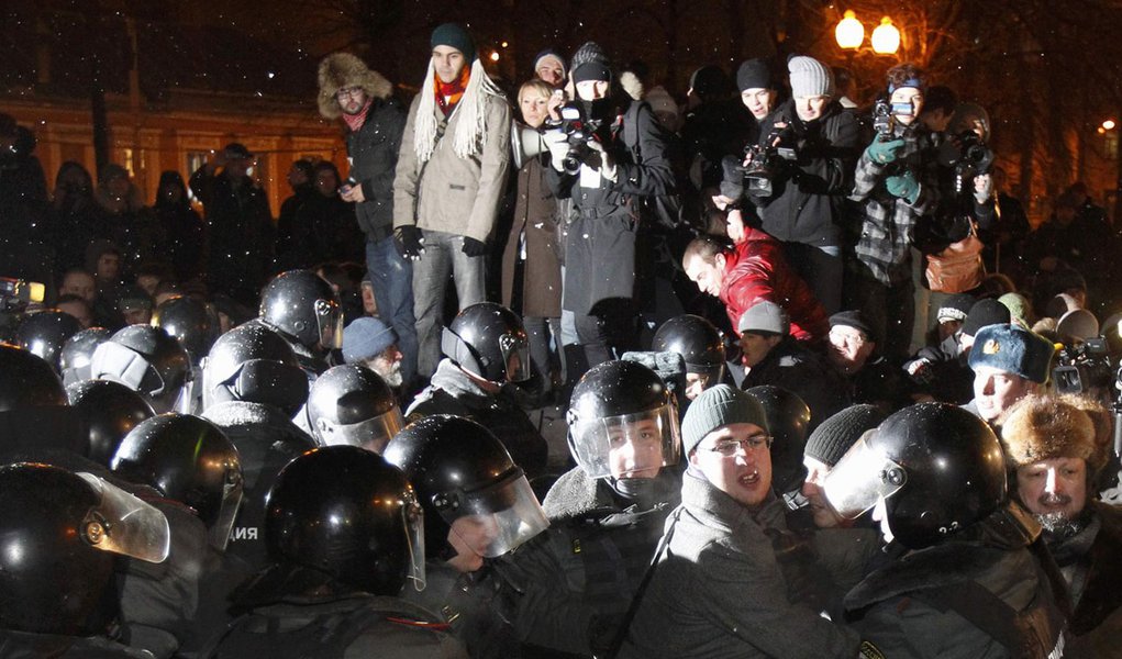 Mais de 20 mil protestam em Moscou contra Putin (Foto: DENIS SINYAKOV/REUTERS) Mais de 20 mil protestam em Moscou contra Putin