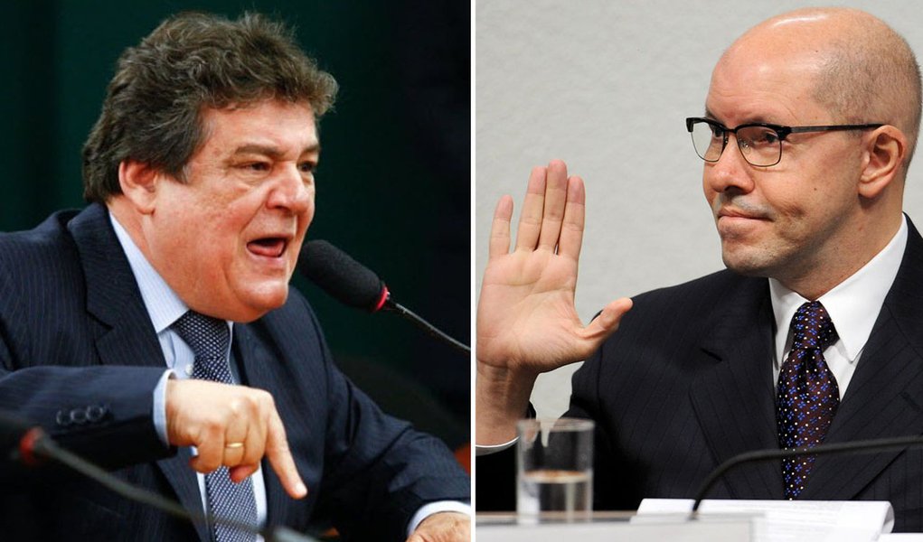 “Mentiroso, hipócrita, irresponsável, ex-senador” (Foto: Folhapress) “Mentiroso, hipócrita, irresponsável, ex-senador”
