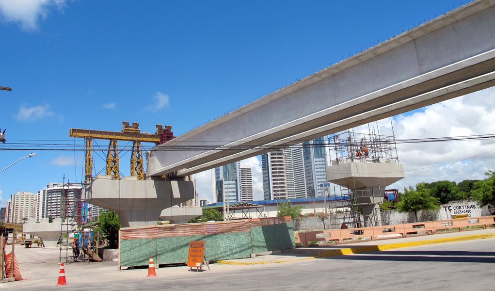 Via Mangue chega a 20% de conclusão (Foto: Carlos Oliveira/PCR) Via Mangue chega a 20% de conclusão