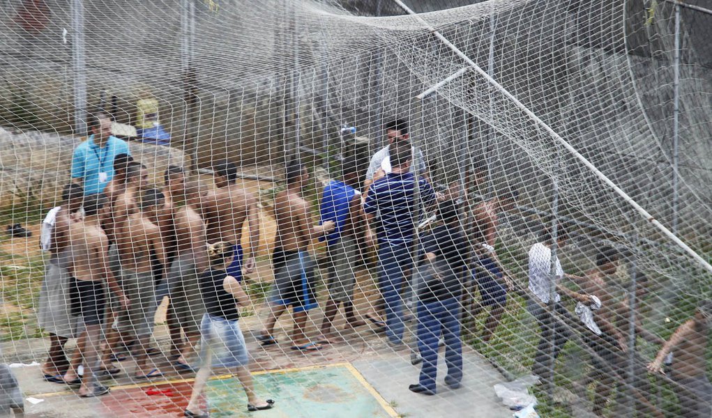Reféns são liberados em São Paulo (Foto: EPITÁCIO PESSOA/AGÊNCIA ESTADO) Reféns são liberados em São Paulo
