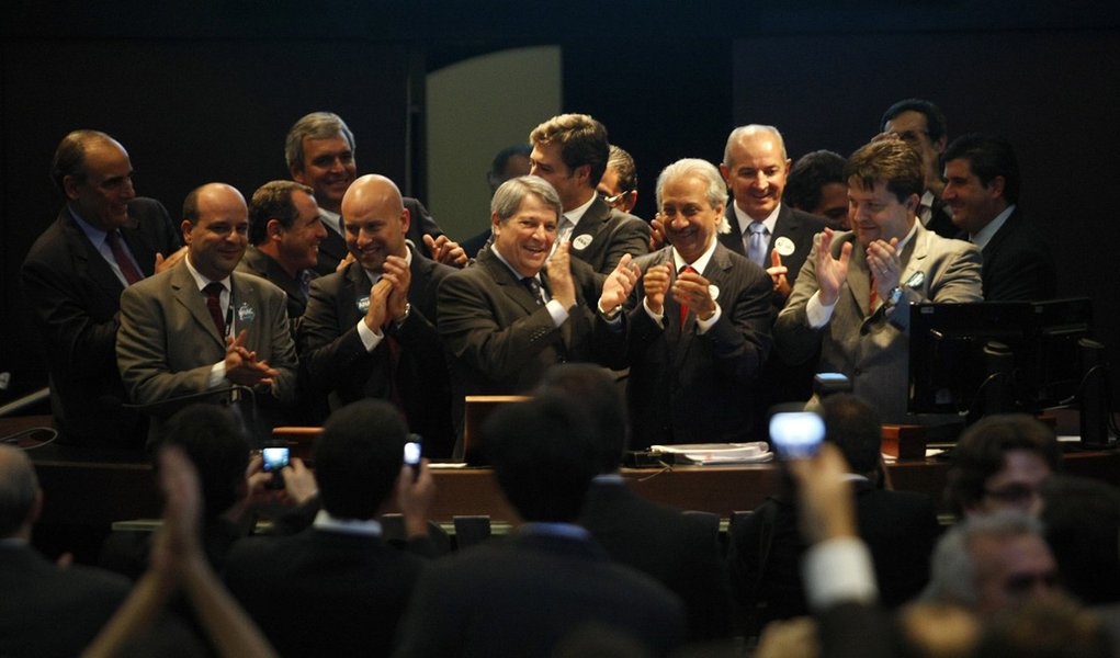 Leilão: eles pagaram caro, e dizem que valeu a pena (Foto: HELVIO ROMERO/AGÊNCIA ESTADO) Leilão: eles pagaram caro, e dizem que valeu a pena