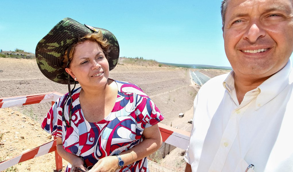 Eduardo Campos quer Dilma olhando a seca de perto (Foto: Roberto Stuckert Filho/PR) Eduardo Campos quer Dilma olhando a seca de perto