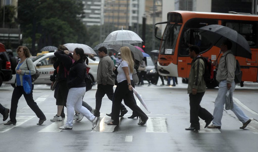 Segunda-feira terá chuva em boa parte do país (Foto: Anderson Barbosa/Agência Estado) Segunda-feira terá chuva em boa parte do país