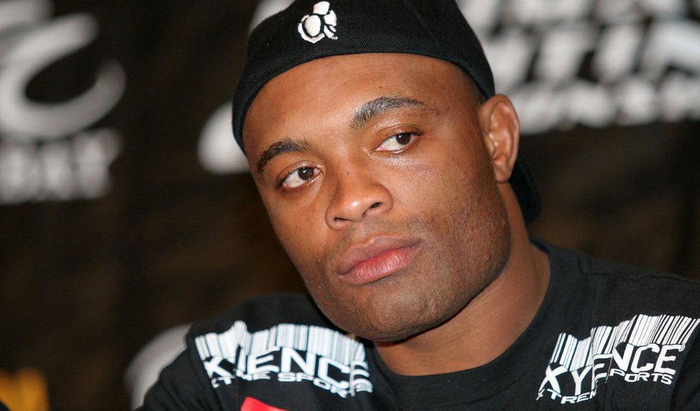 Anderson Silva lança biografia e declara: “O mundo é gay” (Foto: Mary Ann Owen / WENN) Anderson Silva lança biografia e declara: “O mundo é gay”