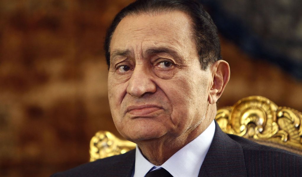 Pena de morte para Mubarak, quer promotor (Foto: AMR ABDALLAH DALSH/REUTERS) Pena de morte para Mubarak, quer promotor