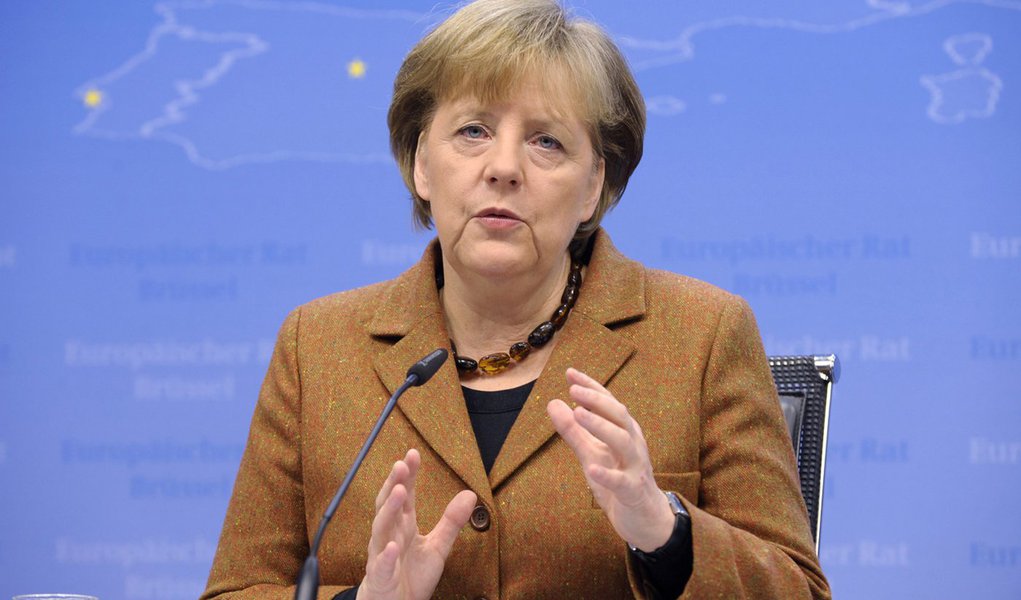 Merkel precisa de maioria para aprovar pacto fiscal (Foto: Eric Vidal/REUTERS) Merkel precisa de maioria para aprovar pacto fiscal
