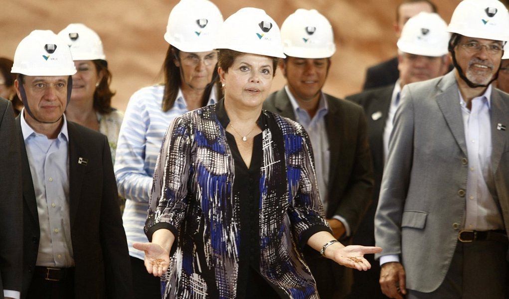 Sem dar ponto à CPI, Dilma toca agenda positiva (Foto: Joel Silva/Folhapress) Sem dar ponto à CPI, Dilma toca agenda positiva