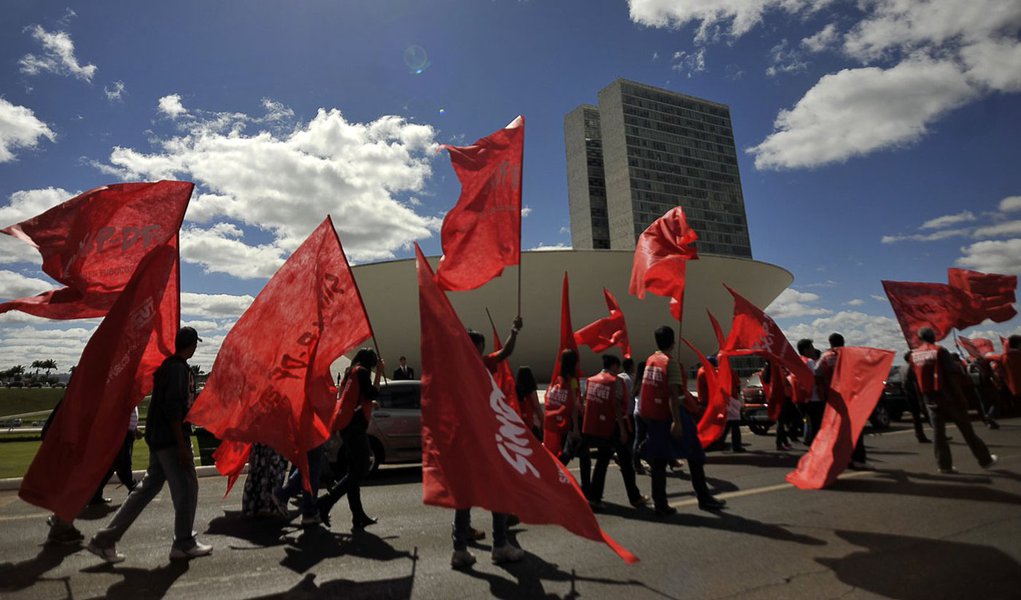 Sindicato sinaliza que greve nas universidades deve continuar (Foto: Marcello Casal Jr/Agencia Brasil) Sindicato sinaliza que greve nas universidades deve continuar