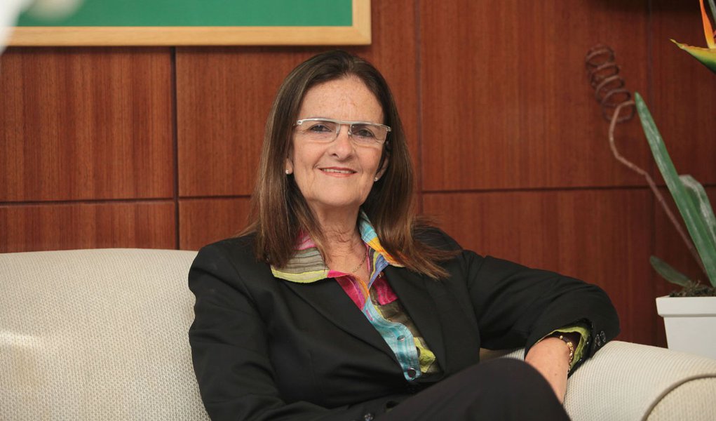 Graça Foster defende aumento no preço da gasolina (Foto: Agência Petrobras) Graça Foster defende aumento no preço da gasolina
