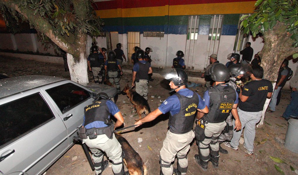 Rebelião deixa três mortos em Recife (Foto: GUGA MATOS/Agência Estado) Rebelião deixa três mortos em Recife