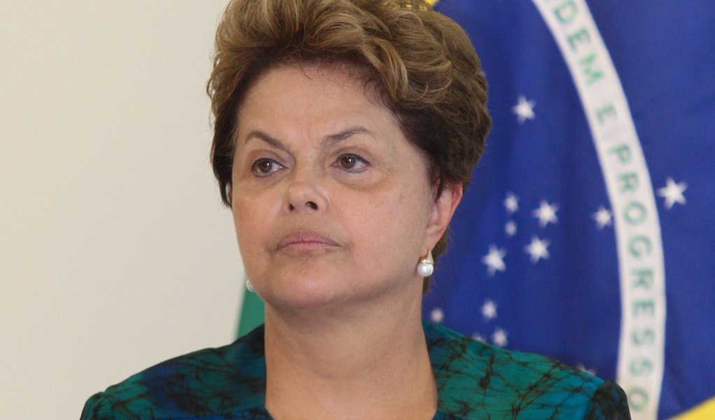 Em discurso na TV, Dilma cobra juros mais baixos (Foto: Alan Marques/Folhapress) Em discurso na TV, Dilma cobra juros mais baixos