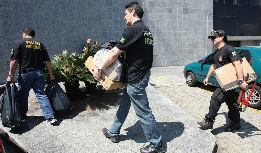Presa quadrilha que desviava cartões de crédito nos Correios (Foto: MARCIO FERNANDES/AGÊNCIA ESTADO) Presa quadrilha que desviava cartões de crédito nos Correios