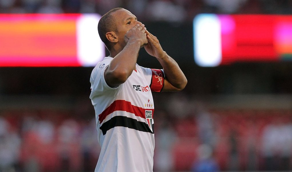 Com mais um de Luis Fabiano, São Paulo bate Bahia (Foto: Agif/Folhapress) Com mais um de Luis Fabiano, São Paulo bate Bahia