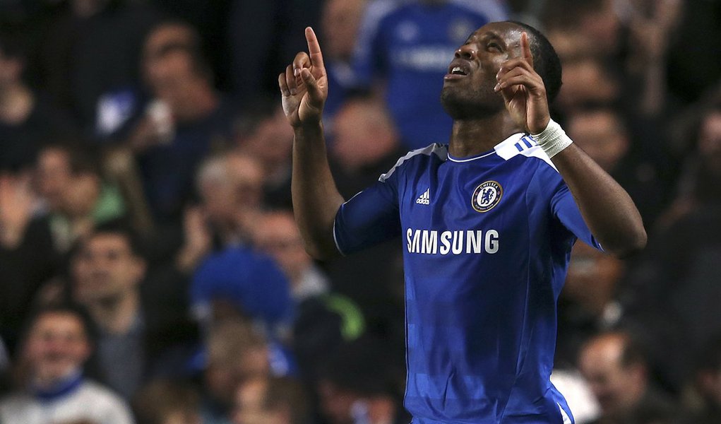 Chelsea segura o Barcelona e impõe vitória simples (Foto: Eddie Keogh/Reuters) Chelsea segura o Barcelona e impõe vitória simples