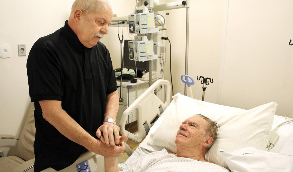 Lula e Sarney transformam hospital em "QG" da CPI (Foto: Ricardo Stuckert/Instituto Lula) Lula e Sarney transformam hospital em "QG" da CPI