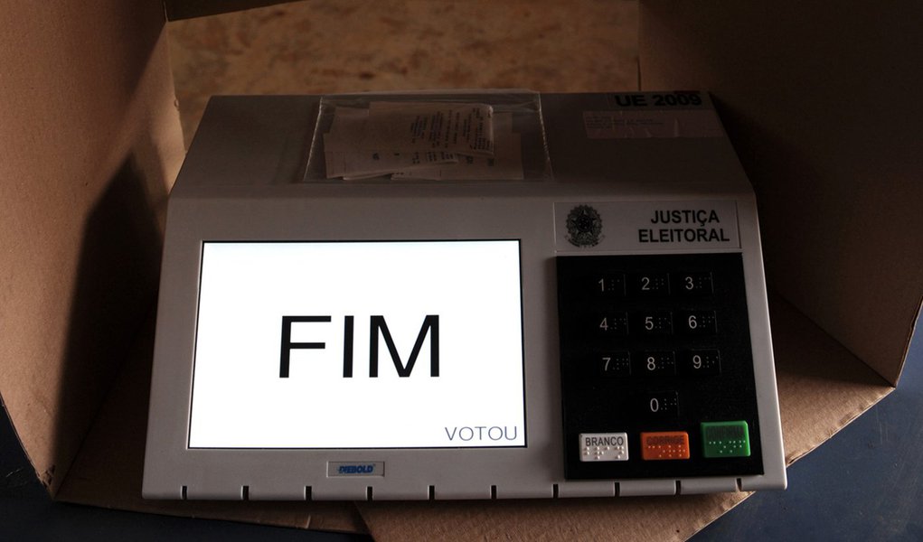 OAB-PE reedita projeto Vote Limpo (Foto: Diógenis Santos/SEFOT-SECOM) OAB-PE reedita projeto Vote Limpo